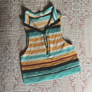 Urban outfitters half zip, crop top size xs